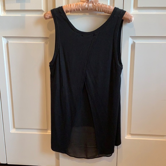 Banana Republic black flowy tank top - Picture 2 of 4